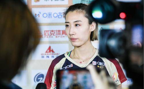 爱游戏（ayx）中国官方网站_
联赛落幕 女排首发阵容受打击 天津三将能留几人？球迷喊话郎平(图5)