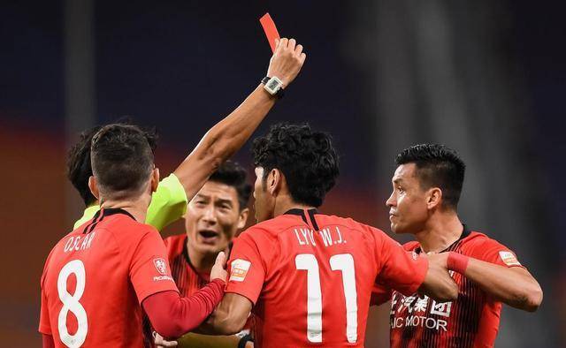 
苏宁联赛冠军含量低？那是你没对比 要是足协杯他夺冠才是笑话呢|ayx官网(图6)