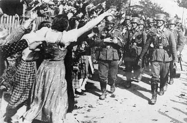 【ayx官方网站】
二战时乌克兰为何接待入侵的德军？(图5)