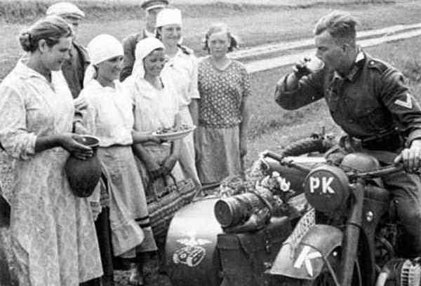 【ayx官方网站】
二战时乌克兰为何接待入侵的德军？(图6)