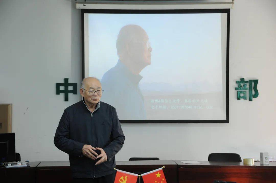 【ayx官方网站】
我国体育学泰斗卢元镇教授莅临我校体育部开展讲座交流(图3)