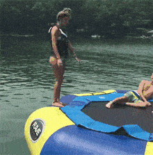 ayx官网|
搞笑GIF趣图:大姐 都一把年龄了 你们成熟一点好欠好？(图5)