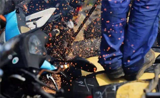 ‘ayx官网’
报废摩托销毁!摩托车报废年限何时取消?(图8) ‘ayx官网’
报废摩托销毁!摩托车报废年限何时取消?(图8)