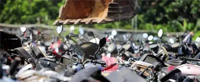 ‘ayx官网’
报废摩托销毁!摩托车报废年限何时取消?(图14) ‘ayx官网’
报废摩托销毁!摩托车报废年限何时取消?(图14)