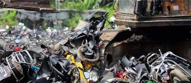 ‘ayx官网’
报废摩托销毁!摩托车报废年限何时取消?(图15) ‘ayx官网’
报废摩托销毁!摩托车报废年限何时取消?(图15)