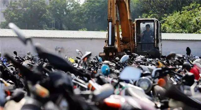 ‘ayx官网’
报废摩托销毁!摩托车报废年限何时取消?(图23) ‘ayx官网’
报废摩托销毁!摩托车报废年限何时取消?(图23)