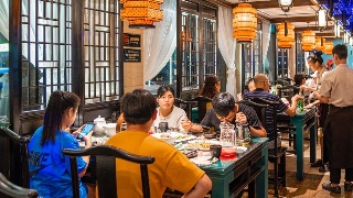 女友贴心如王适娴?节日没礼物还主动示爱【爱游戏（ayx）中国官方网站】